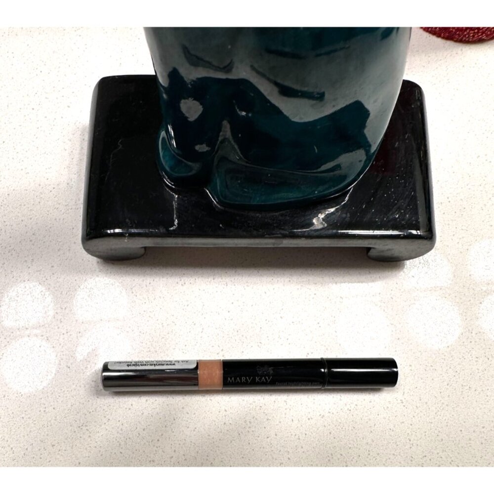 Mary Kay Facial Highlighting Pen Shade 3 New In Box 019031